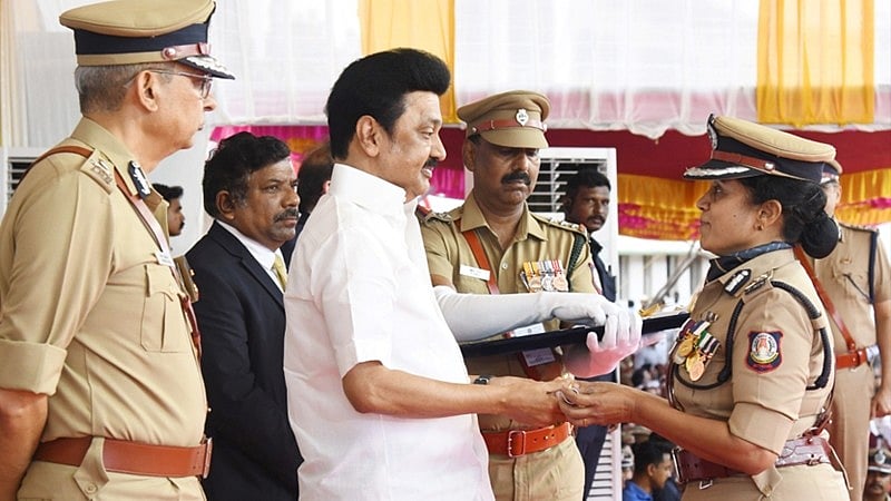 15 காவல்துறை அதிகாரிகளுக்கு பதக்கங்களை வழங்கவுள்ளார் முதலமைச்சர் மு.க.ஸ்டாலின்... விவரம் உள்ளே ! 