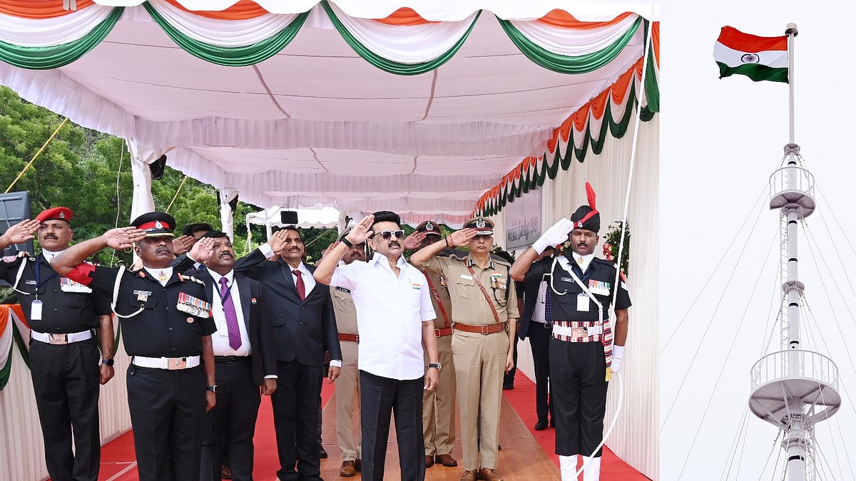 79-வது சுதந்திர தினம் : சென்னை கோட்டை கொத்தளத்தில் கொடியேற்றிய முதலமைச்சர் மு.க.ஸ்டாலின்!