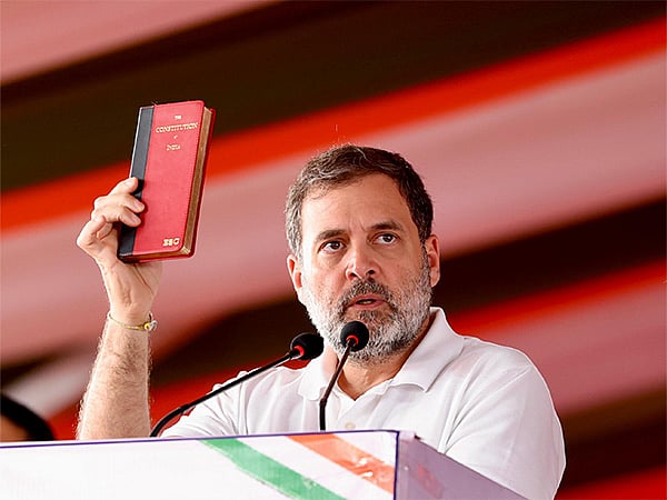 மக்களுக்கு வழங்கிய உரிமையை கிழித்தெறிந்திருக்கிறது தேர்தல் ஆணையம் : சுதந்திர தினத்தில் முரசொலி எச்சரிக்கை