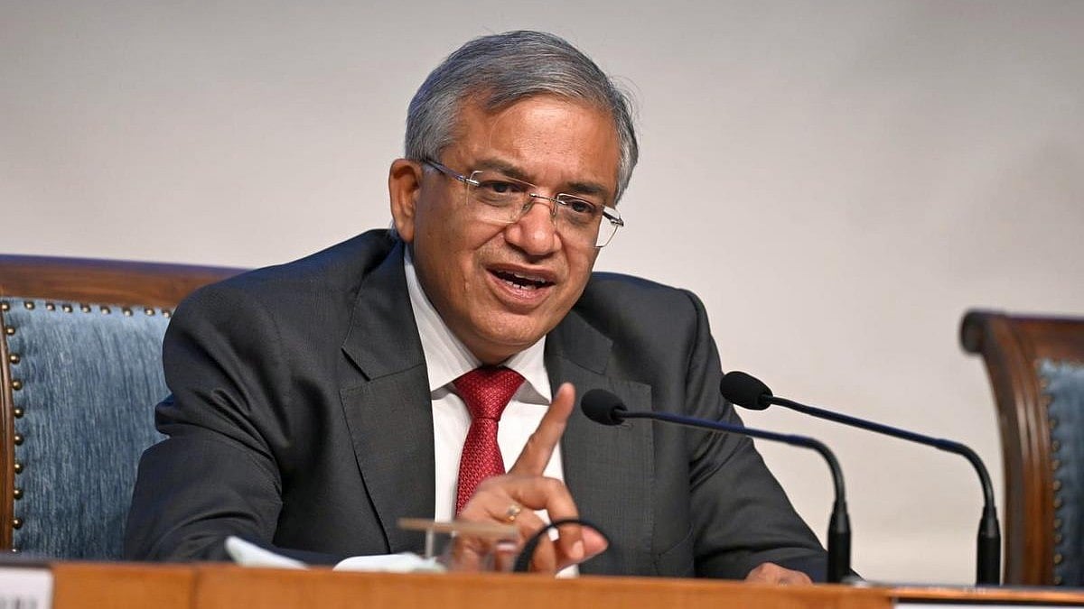 முகவரி இல்லாதவர்களை வாக்காளர்களாக சேர்த்தது ஏன்? - தேர்தல் ஆணையர் விளக்கம் ! 