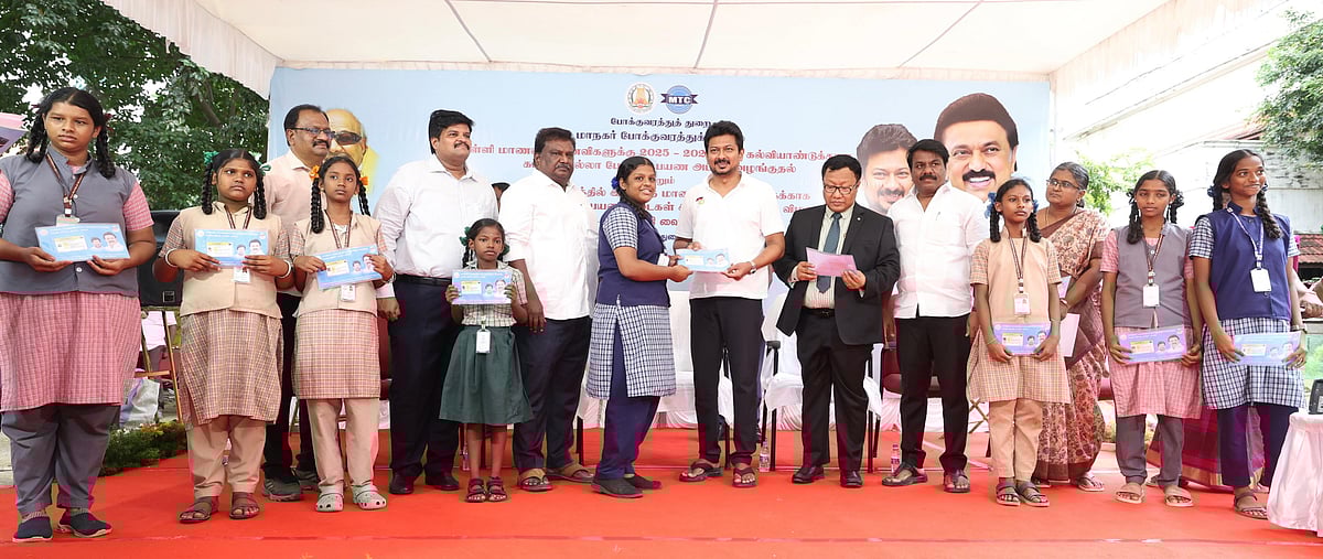 பள்ளி மாணவர்களுக்காக சிறப்பு பேருந்துகள் இயக்கம்... தொடங்கி வைத்தார் துணை முதலமைச்சர் உதயநிதி ஸ்டாலின் ! 