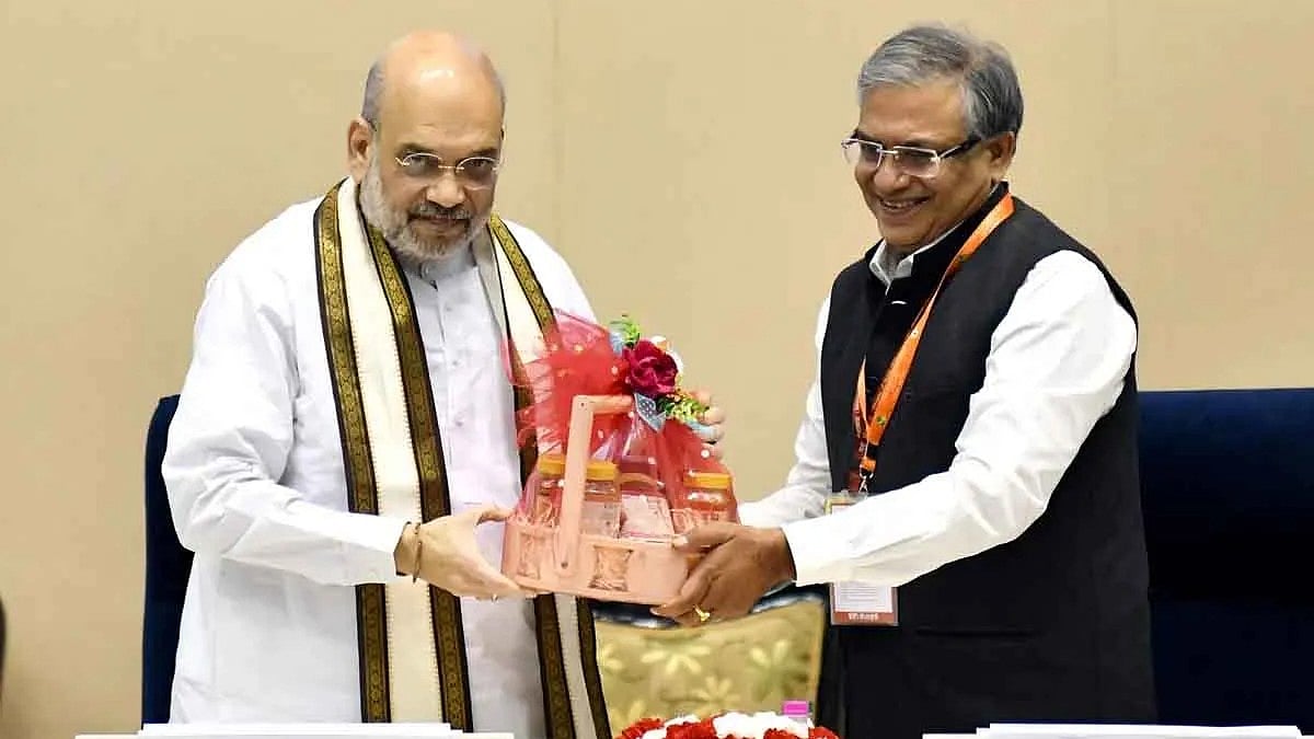 இந்திய வரலாற்றில் முதல்முறை... தலைமை தேர்தல் ஆணையர் மீது இம்பீச்மென்ட் தீர்மான நோட்டீஸ் ? 