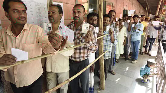 "வாக்காளர் பட்டியலில் இருந்து நீக்கப்பட்டவர்களை மீண்டும் சேர்க்க வேண்டும்" -  உச்சநீதிமன்றம் உத்தரவு !