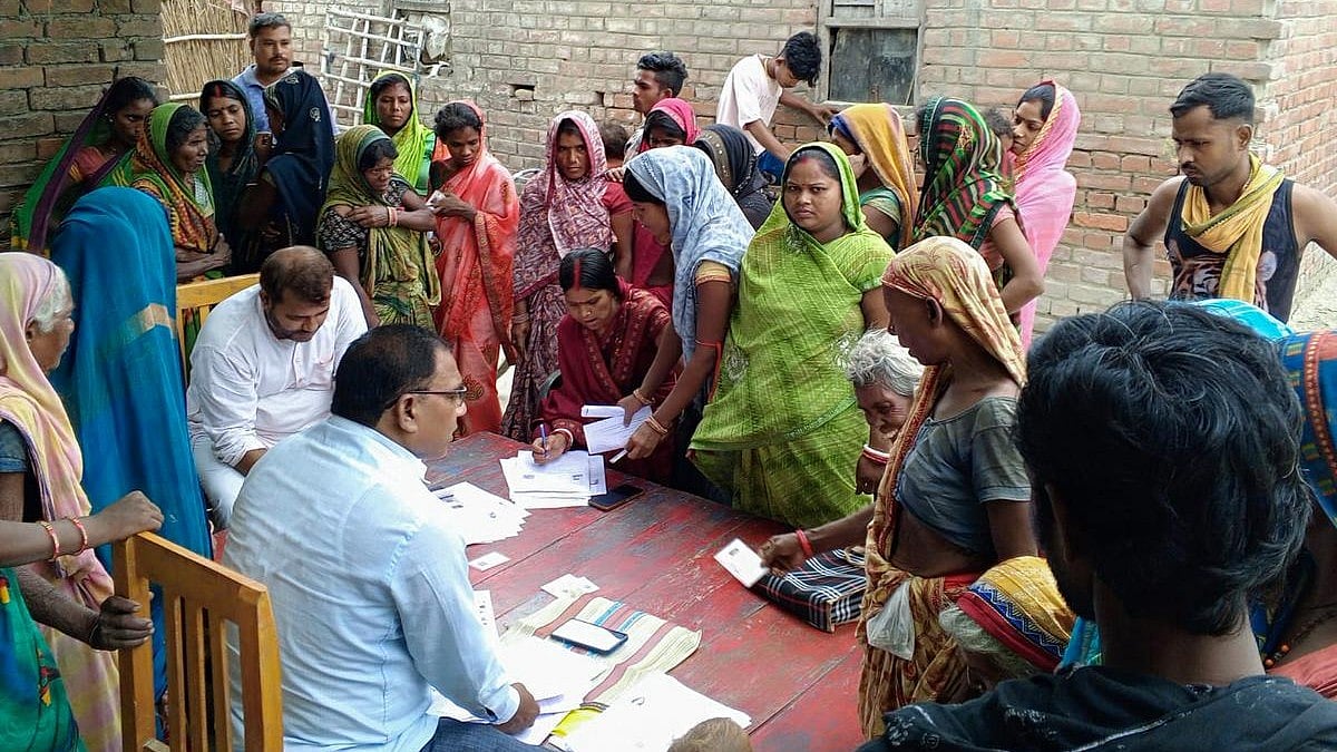 "வாக்காளர் பட்டியலில் இருந்து நீக்கப்பட்டவர்களை மீண்டும் சேர்க்க வேண்டும்" -  உச்சநீதிமன்றம் உத்தரவு !