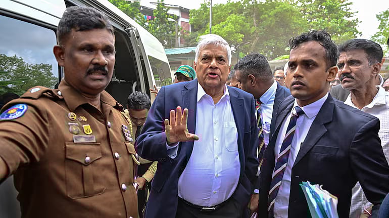 முன்னாள் அதிபர் ரணில் விக்கிரமசிங்க கைது : இலங்கையில் நடப்பது என்ன?