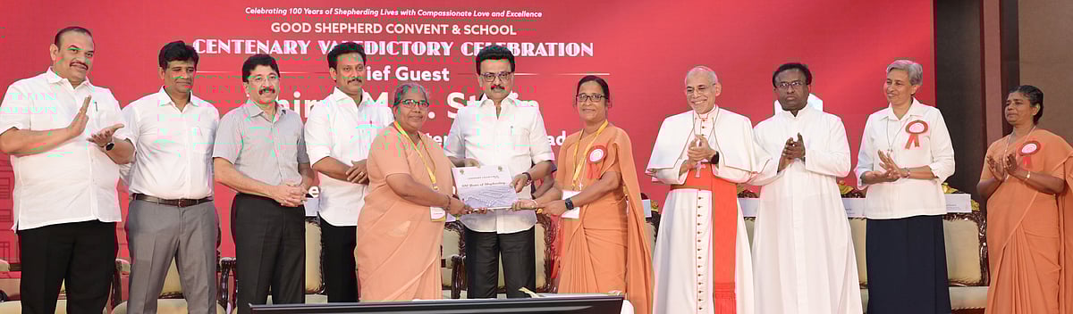 "Likes கெத்து இல்லை!  Marks, Degrees- தான் உண்மையான கெத்து" - மாணவர்களுக்கு முதலமைச்சர்  அறிவுரை !