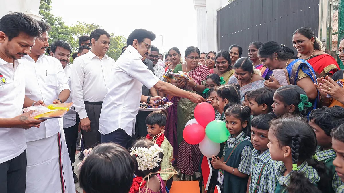 பள்ளிக்கல்வி எனும் அடித்தளத்திற்கு வலுசேர்க்கும் திராவிட மாடல் திட்டங்கள்! : பட்டியலிட்ட தமிழ்நாடு அரசு!