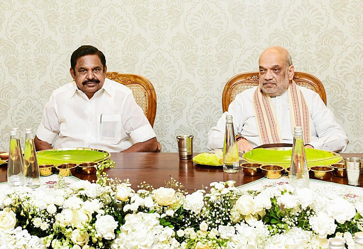 "தமிழுக்கு துரோகம் செய்யும் பாஜகவுக்கு கொத்தடிமையாகக் கிடப்பது அதிமுகவின் பழக்கம்" - முரசொலி காட்டம் !