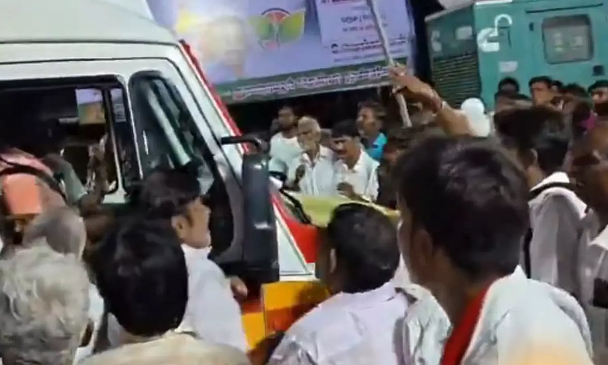 எடப்பாடி பழனிசாமியின் மிரட்டல் எதிரொலி... ஆம்புலன்ஸ் ஓட்டுநரை தாக்க முயன்ற அதிமுகவினர் ! 