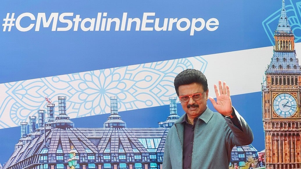 “தமிழ்நாடு மக்களின் அன்போடு புறப்பட்டுச் செல்கிறேன்!” : பயணத்தின் தொடக்கத்தில் முதலமைச்சர் மு.க.ஸ்டாலின்!