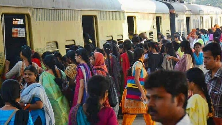 'முதலில் வருபவருக்கே முன்னுரிமை'... புறநகர் ரயில்களில் செல்பவர்களுக்கு முக்கிய அறிவிப்பு: தெற்கு ரயில்வே!