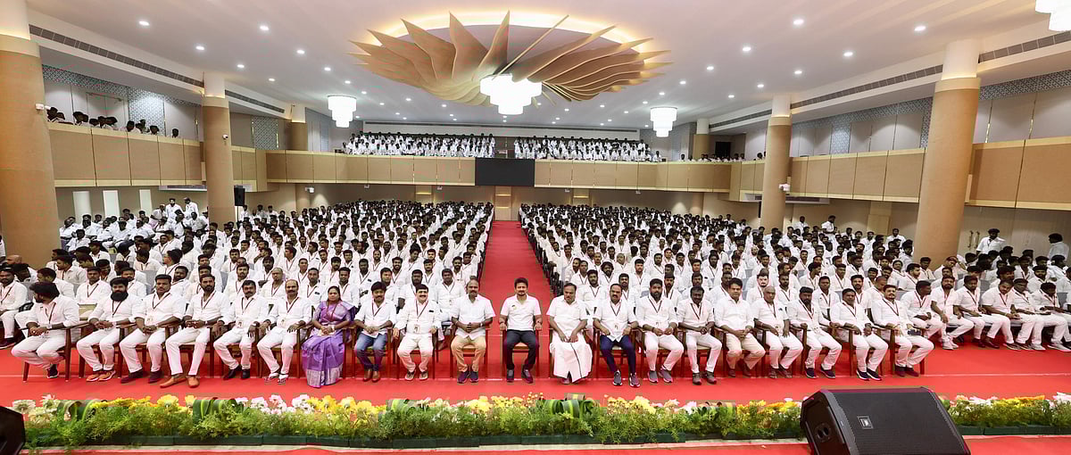 “IPL போல அதிமுகவில் APL போட்டி நடத்தலாம்” - அதிமுகவின் பல அணிகளை குறிப்பிட்டு துணை முதலமைச்சர் கிண்டல்!