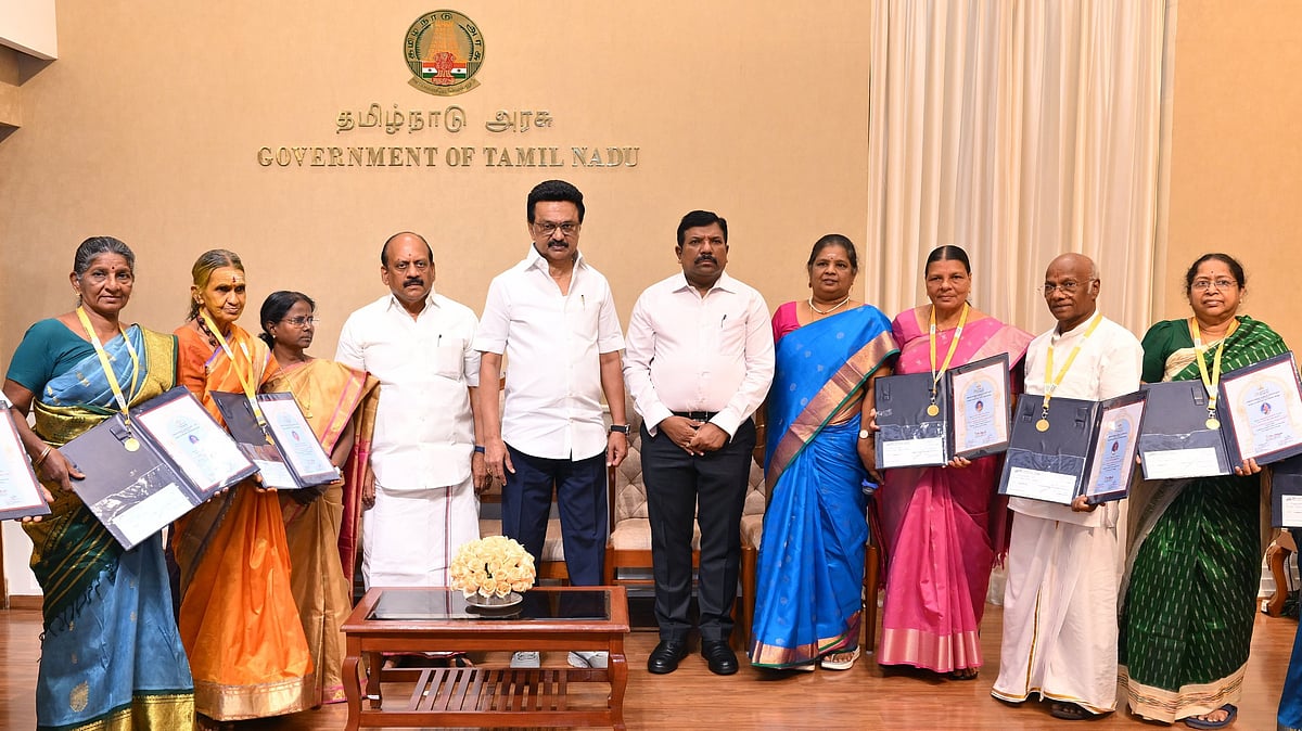 சிறந்த கைவினைஞர்களுக்கு மாநில விருதுகள்! : முதலமைச்சர் மு.க.ஸ்டாலின் வழங்கினார்!