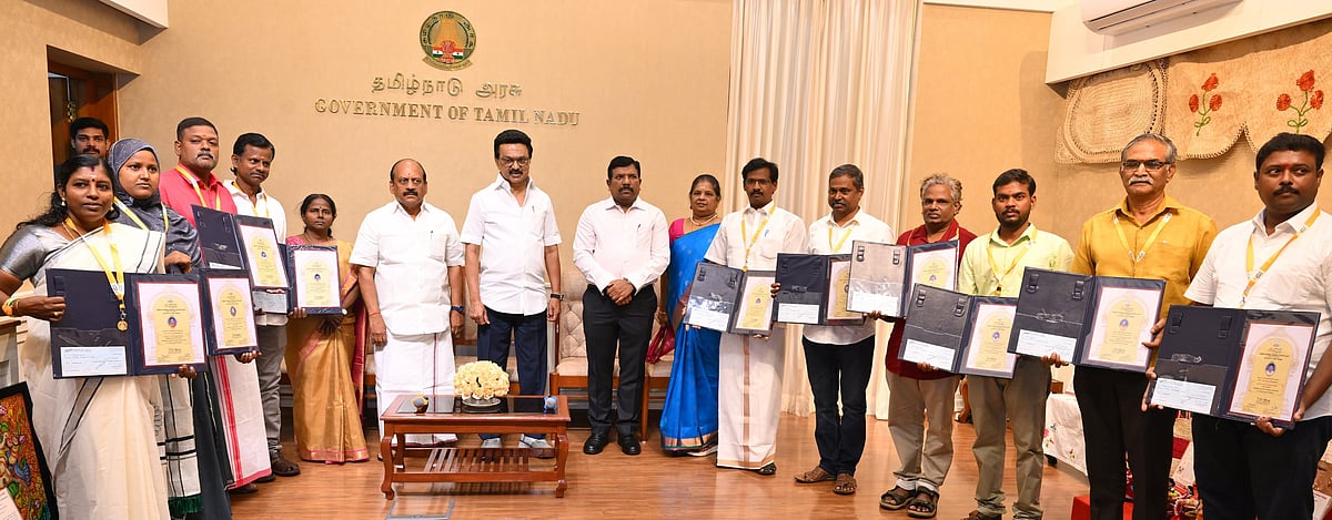 சிறந்த கைவினைஞர்களுக்கு மாநில விருதுகள்! : முதலமைச்சர் மு.க.ஸ்டாலின் வழங்கினார்!