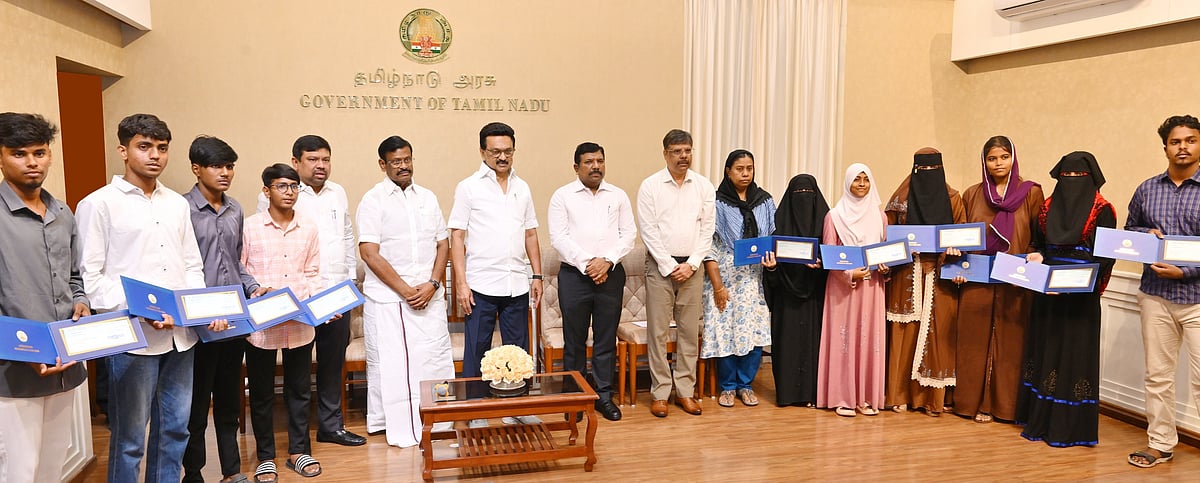 தமிழ்நாடு வக்பு வாரியம் சார்பில் மாணவர்களுக்கு கல்வி உதவித்தொகை! : முதலமைச்சர் மு.க.ஸ்டாலின் வழங்கினார்!