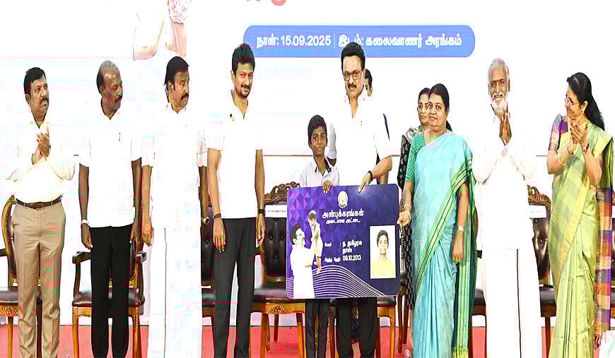 ‘அன்புக்கரங்கள்' திட்டம் :  கருணையின் முதல்வராகக் காட்சி தருகிறார் மு.க.ஸ்டாலின்... முரசொலி புகழாரம் ! 