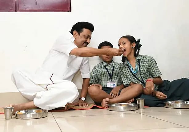 "கல்வியில் சிறந்த தமிழ்நாடு" - தமிழ்நாடு அரசின் திட்டங்களை உள்ளடக்கிய சிறப்பு நிகழ்ச்சி.. விவரம் உள்ளே ! 