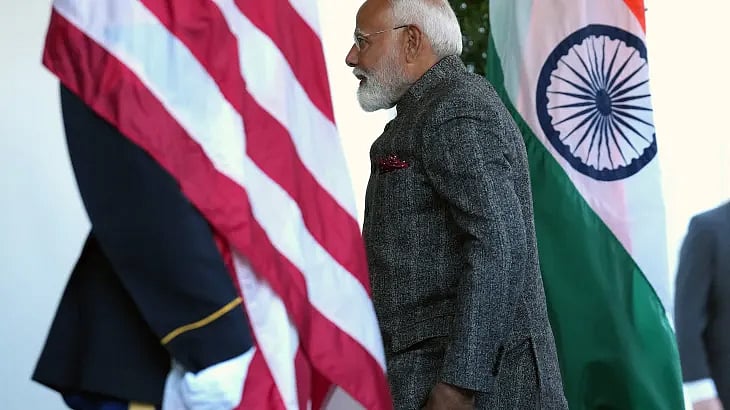 வெளிநாட்டிலும் பலவீனமாகிவிட்டது மோடியின் பிம்பம் : வெளியுறவுக் கொள்கையின் தோல்வி - முரசொலி!