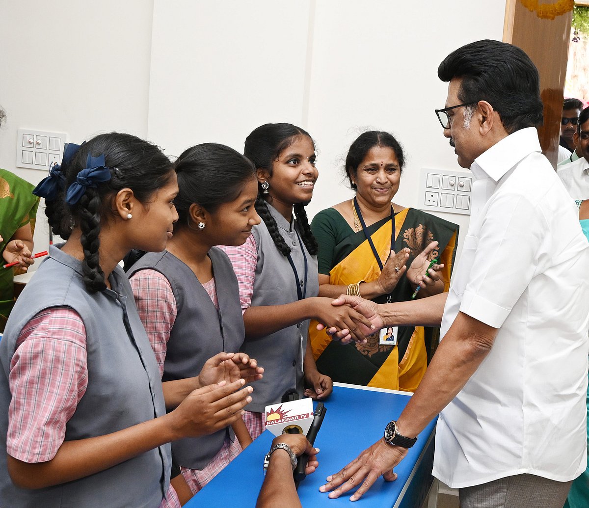 சென்னையில் புதிய பள்ளிக் கட்டடங்கள், விளையாட்டுத் திடல்கள்! - மாணவர்களுக்கு மடிக்கணினி! : விவரம் உள்ளே! 