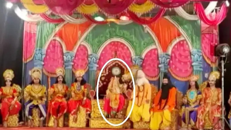 நாடகத்தில் நடிக்கும் போதே உயிரிழந்த 70 வயது நடிகர் :  சோகத்தில் சக நடிகர்கள்!