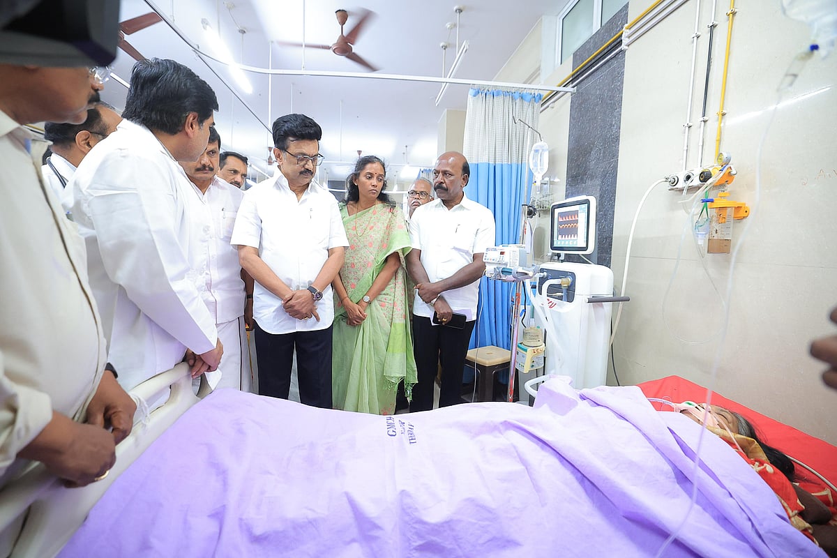 கரூர் கோரம் - நேரில் சென்று கலங்கி நின்ற முதலமைச்சர் மு.க.ஸ்டாலின்!