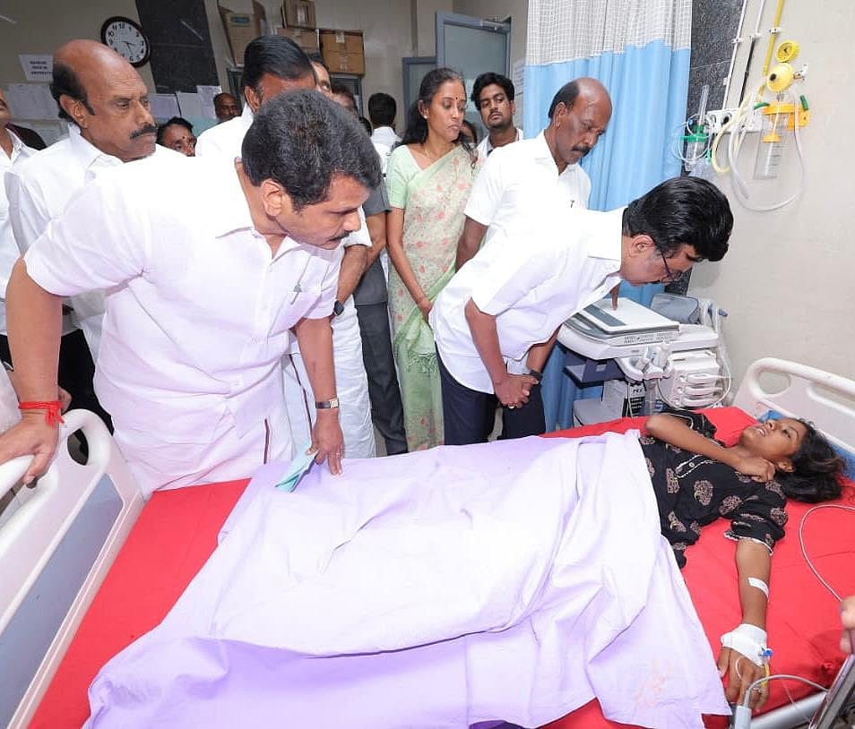 கரூர் கோரம் - நேரில் சென்று கலங்கி நின்ற முதலமைச்சர் மு.க.ஸ்டாலின்!