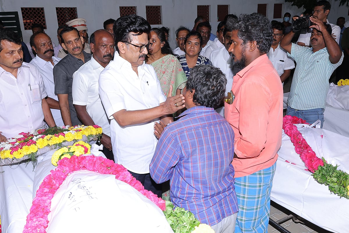 கரூர் கோரம் - நேரில் சென்று கலங்கி நின்ற முதலமைச்சர் மு.க.ஸ்டாலின்!