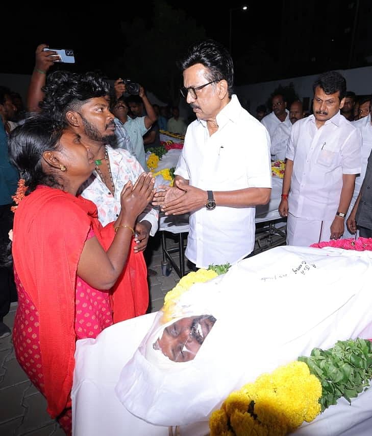 கரூர் கோரம் - நேரில் சென்று கலங்கி நின்ற முதலமைச்சர் மு.க.ஸ்டாலின்!