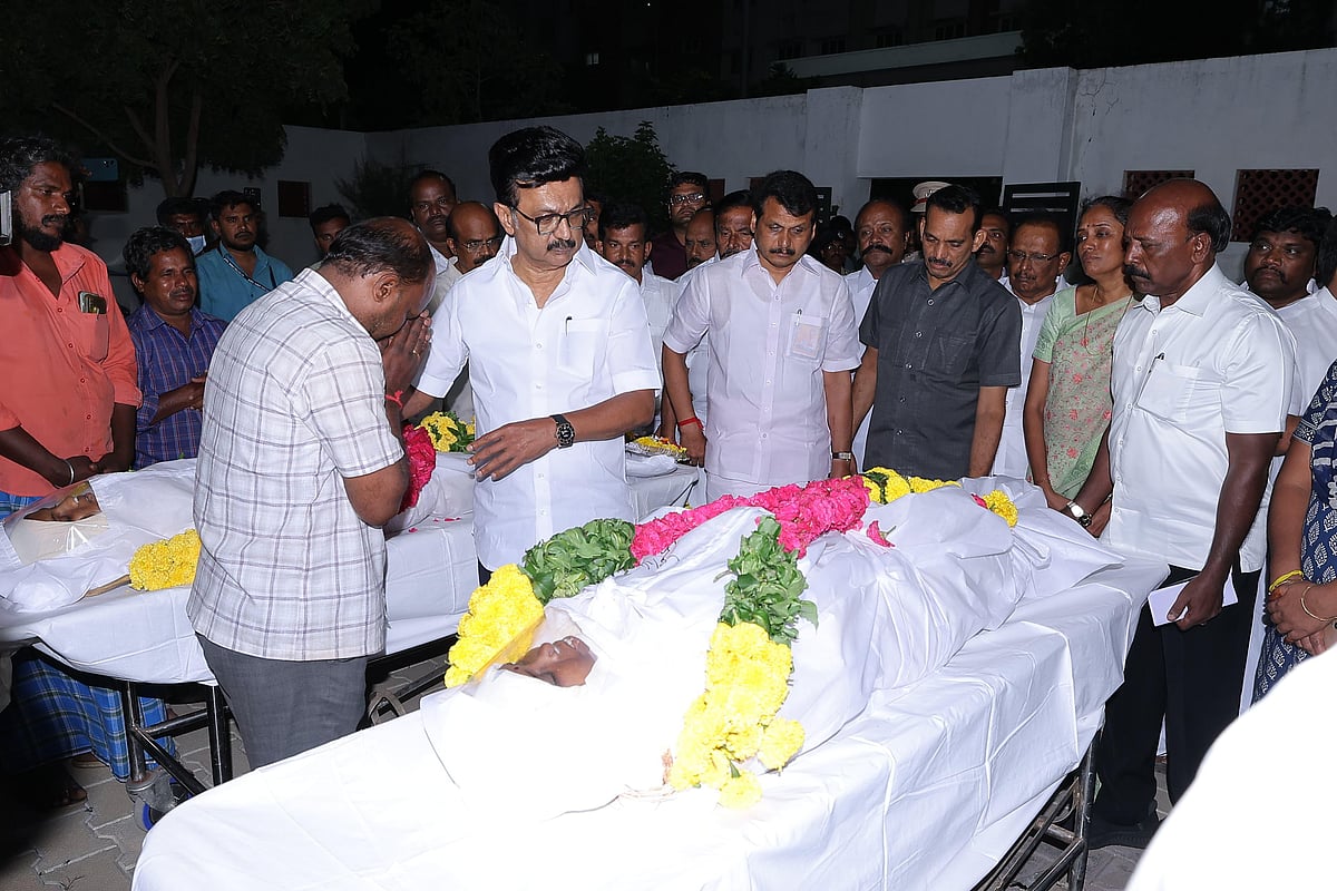 கரூர் கோரம் - நேரில் சென்று கலங்கி நின்ற முதலமைச்சர் மு.க.ஸ்டாலின்!