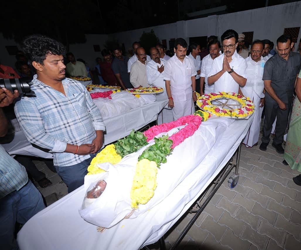 கரூர் கோரம் - நேரில் சென்று கலங்கி நின்ற முதலமைச்சர் மு.க.ஸ்டாலின்!