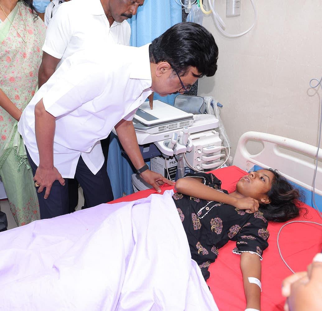 கரூர் கோரம் - நேரில் சென்று கலங்கி நின்ற முதலமைச்சர் மு.க.ஸ்டாலின்!