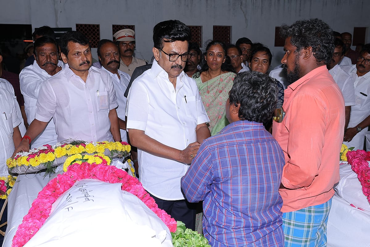 கரூர் கோரம் - நேரில் சென்று கலங்கி நின்ற முதலமைச்சர் மு.க.ஸ்டாலின்!