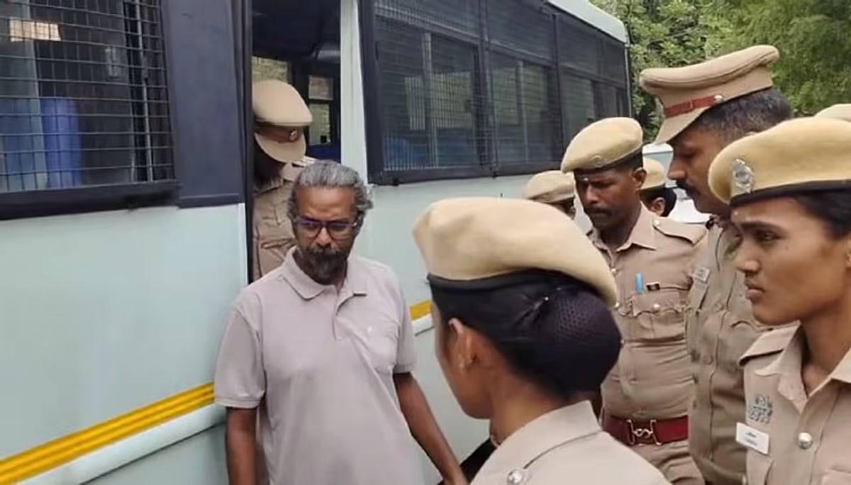 கரூர் சம்பவம் : தொடர் அவதூறு பரப்பிய Youtuber ஃபெலிக்ஸ்.. அதிரடியாக கைது செய்த போலீஸ்!