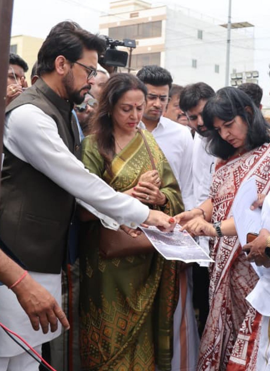 "கரூரில் ஈரம் காய்வதற்குள் பாஜக அரசியல் செய்கிறது" - செல்வப்பெருந்தகை விமர்சனம் ! 