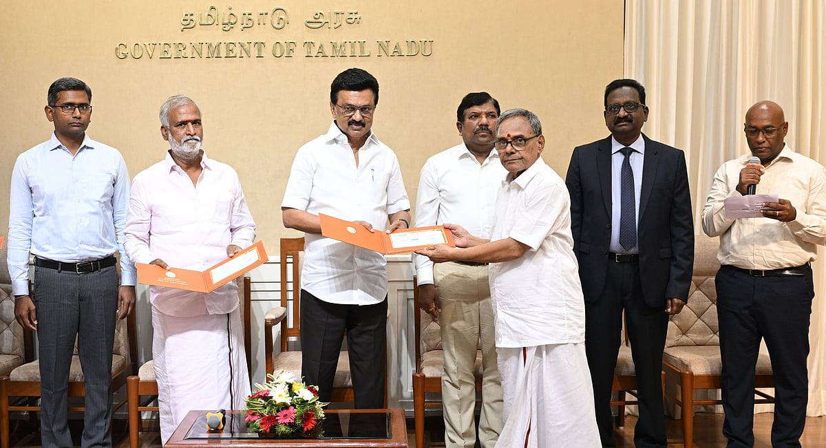 திருக்கோயில்களில் பணிபுரிந்து ஓய்வுபெற்ற பணியாளர்களுக்கு ஓய்வூதியம் உயர்வு! : விவரம் உள்ளே! 