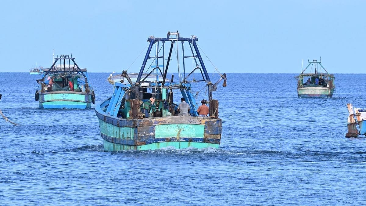 நாகை மீனவர்கள் மீது தாக்குதல் : இலங்கை கடற்கொள்ளையர்கள் அராஜகம்!