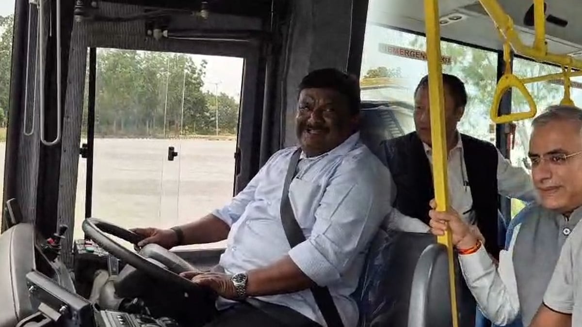 நேரடியாக பெங்களூரு சென்று ஆய்வு... TNSTC Multi Axle பேருந்தை ஓட்டி சோதனை நடத்திய அமைச்சர் சிவசங்கர் !