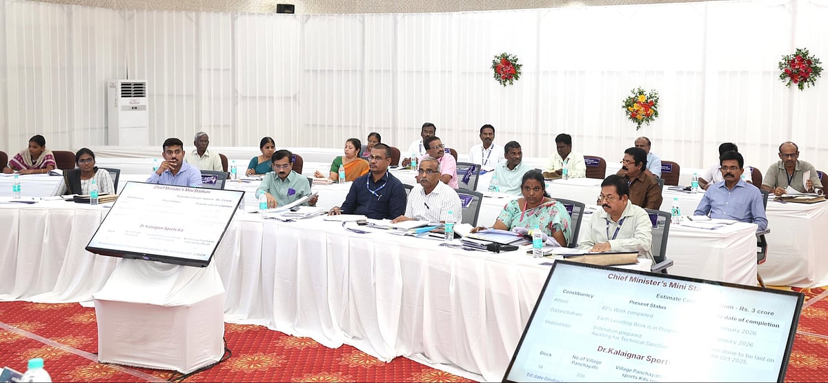 "அரசு அலுவலர்கள் சிறப்பாக செயல்பட்டால்தான் அரசின் திட்டங்கள் மக்களை சேரும்" - துணை முதலமைச்சர் உதயநிதி ! 