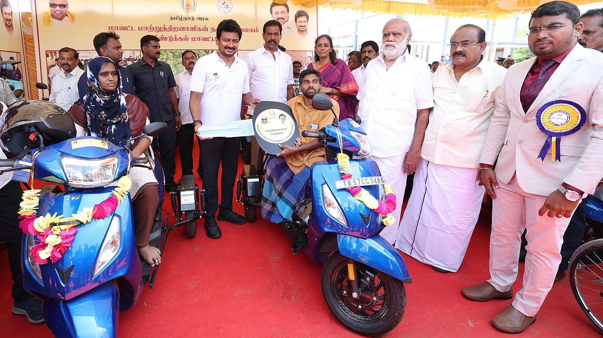 ரூ.49.59 கோடி - 23 புதிய திட்டப்பணிகள் : 5478 பயனாளிகளுக்கு நலத்திட்ட உதவிகளை வழங்கிய துணை முதலமைச்சர்!