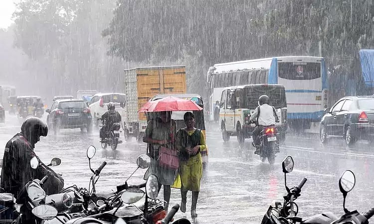 மக்களே உஷார் : தொடங்குகிறது வடகிழக்கு பருவமழை - வானிலை அப்டேட் இதோ!