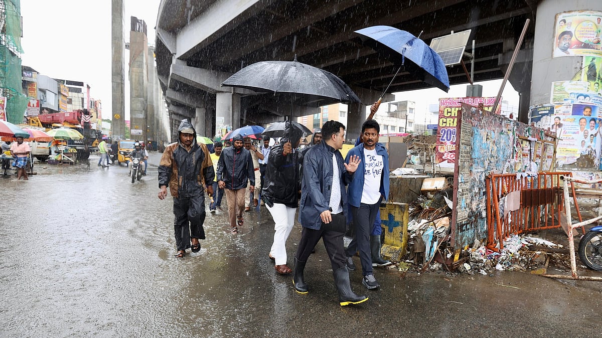 களத்தில் துணை முதலமைச்சர் உதயநிதி ஸ்டாலின்! : வடகிழக்கு பருவமழை குறித்து நேரில் ஆய்வு!