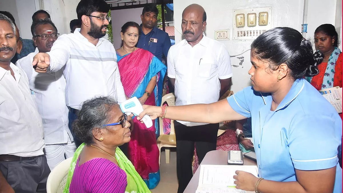 வடகிழக்கு பருவமழை : நோய் பரவலை தடுக்க தமிழ்நாட்டில் தயார் நிலையில் மருத்துவ முகாம்கள்!