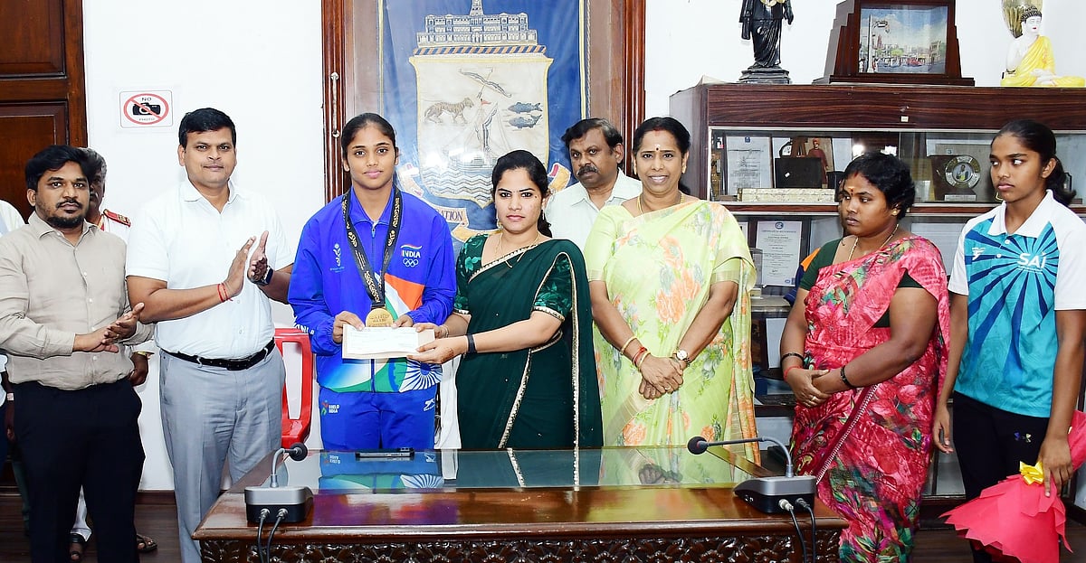 கண்ணகி நகர் கார்த்திகாவுக்கு ரூ.5 லட்சம் பரிசுத்தொகை... சென்னை மாநகராட்சி சார்பில் வழங்கிய மேயர் பிரியா !