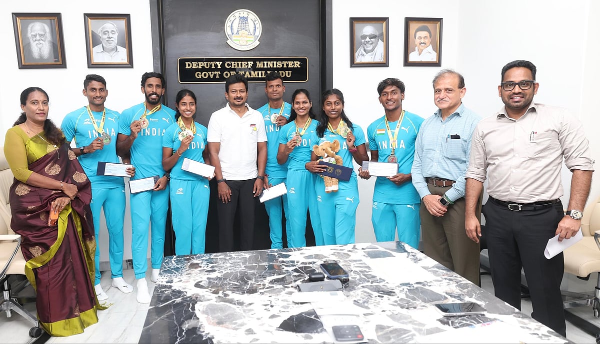 SAAF தொடரில் பதக்கம் வென்று அசத்திய தமிழர்கள்.. ரூ.40.5 லட்சம் ஊக்கத்தொகை வழங்கி துணை முதல்வர் பாராட்டு!