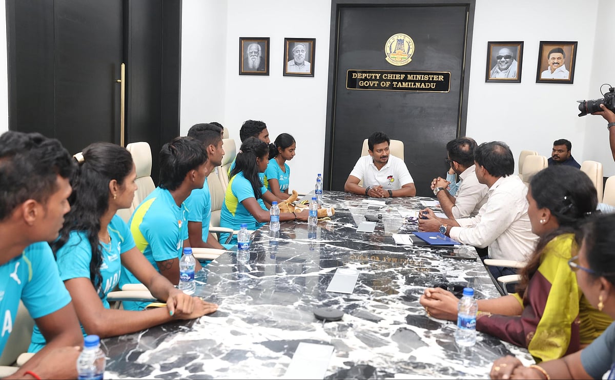 SAAF தொடரில் பதக்கம் வென்று அசத்திய தமிழர்கள்.. ரூ.40.5 லட்சம் ஊக்கத்தொகை வழங்கி துணை முதல்வர் பாராட்டு!