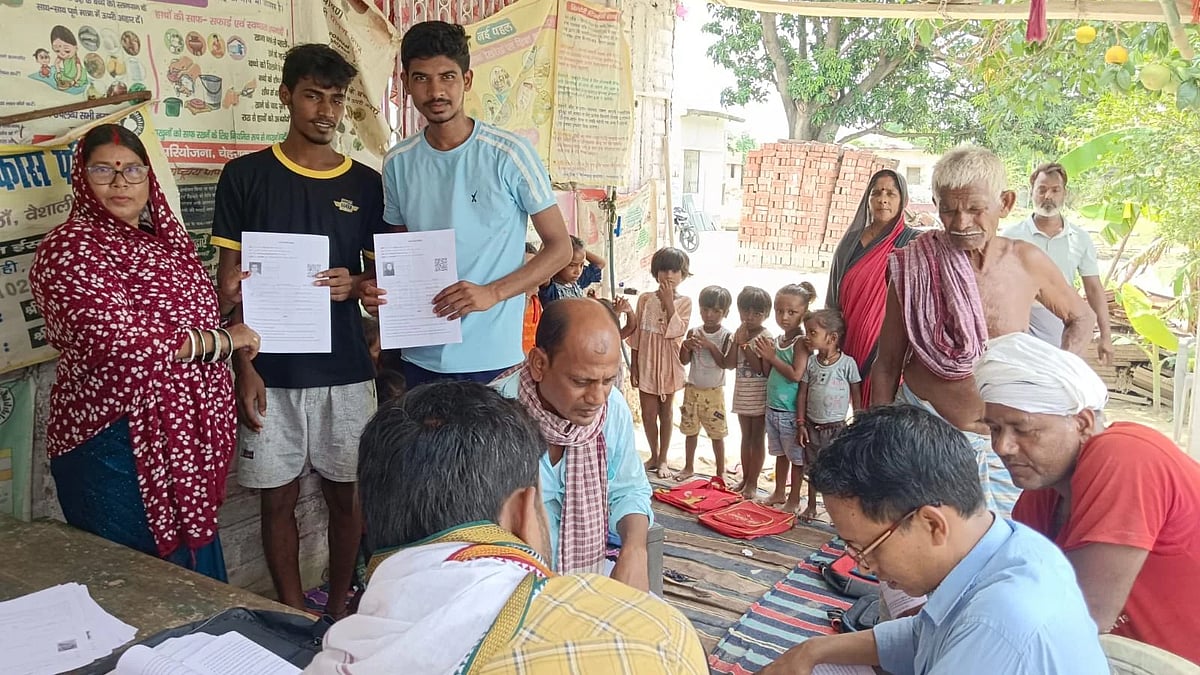 தேர்தல் ஆணையத்தின் SIR... பாஜக, அதிமுக தவிர்த்த தமிழ்நாட்டின் அனைத்துக் கட்சிகளும் எதிர்ப்பு !