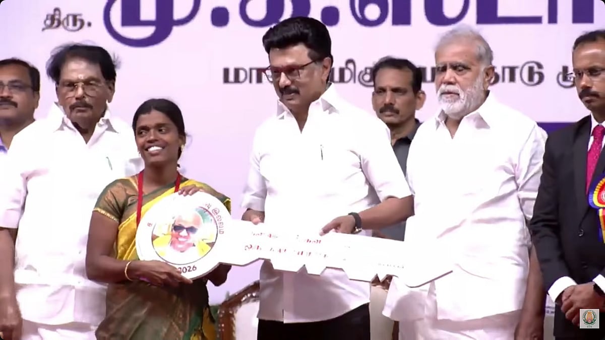 சொந்தமாக வீடு… கலைஞர் கனவு இல்ல திட்டத்தில் பெரும் சாதனை - 1 இலட்சமாவது பயனாளிக்கு சாவி வழங்கிய முதல்வர்!