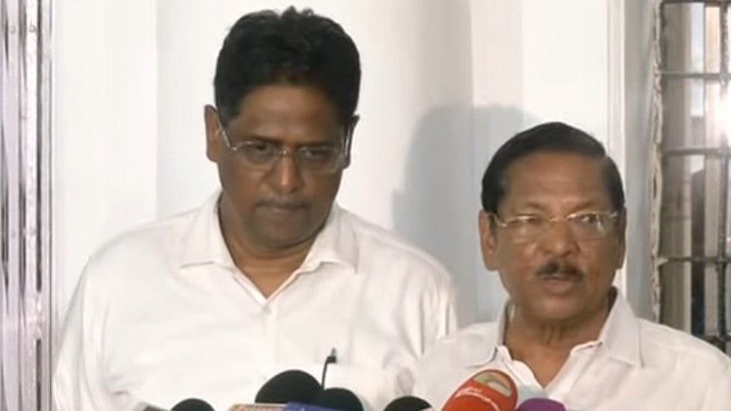 SIR நடத்துவதை ஒத்தி வைக்க வேண்டும் : நடைமுறை சிக்கல்களை விளக்கி தேர்தல் அதிகாரியிடம் மனு கொடுத்த திமுக!