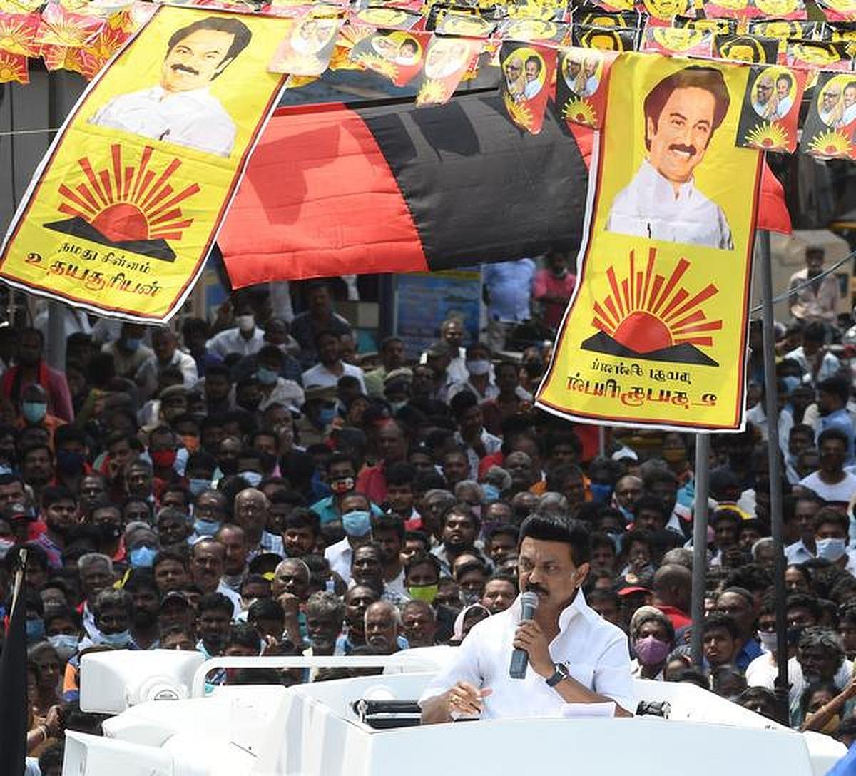 "தமிழ்நாட்டை நாசப்படுத்தத் திட்டமிடும் கூட்டத்தை வேரடி மண்ணோடு வீழ்த்த வேண்டும்" - முரசொலி அறைகூவல் !