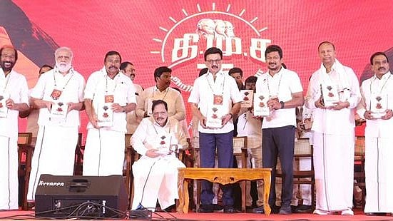 தி.மு.க 75 அறிவுத்திருவிழா : ‘காலத்தின் நிறம் கருப்பு சிவப்பு’ நூலை வெளியிட்டார் முதலமைச்சர் மு.க.ஸ்டாலி!